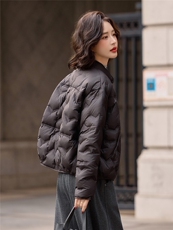 黑色短款羽绒服女2025冬季新款时尚百搭轻薄90白鸭绒外套，女装羽绒服，梦懿尔