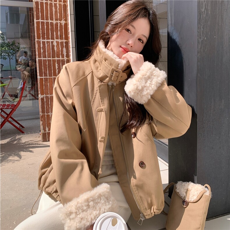 卡其色温柔羊羔毛毛领气质羽绒服女冬2025新款白鸭绒保暖外套,女装羽绒服,维壹