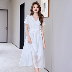 现货2025夏装法式气质女中长款新款时尚设计感遮肚子连衣裙，女装连衣裙，时尚俏佳人