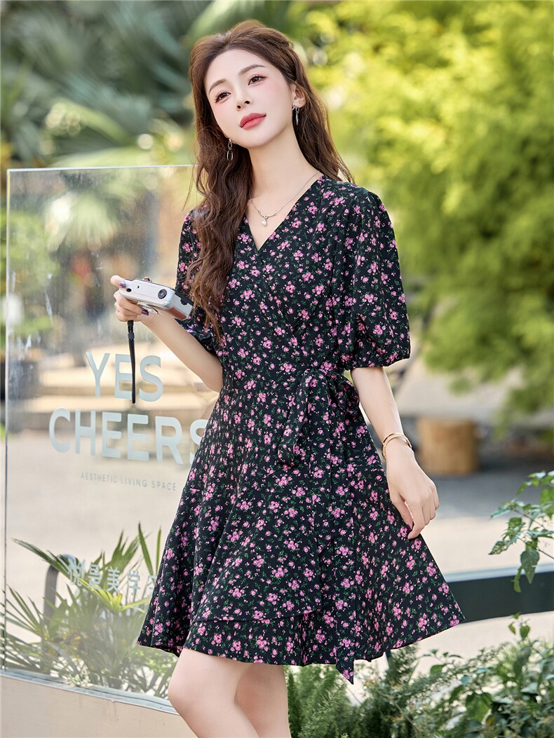 女夏2025新款气质浪漫收腰显瘦v领法式碎花一片式连衣裙,女装连衣裙,卡杰菲