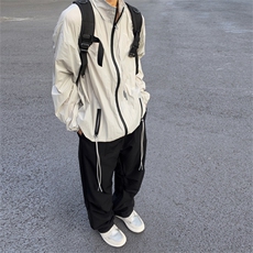 灰色