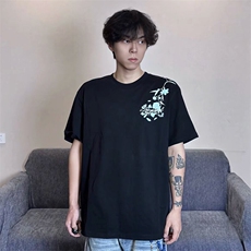 黑色