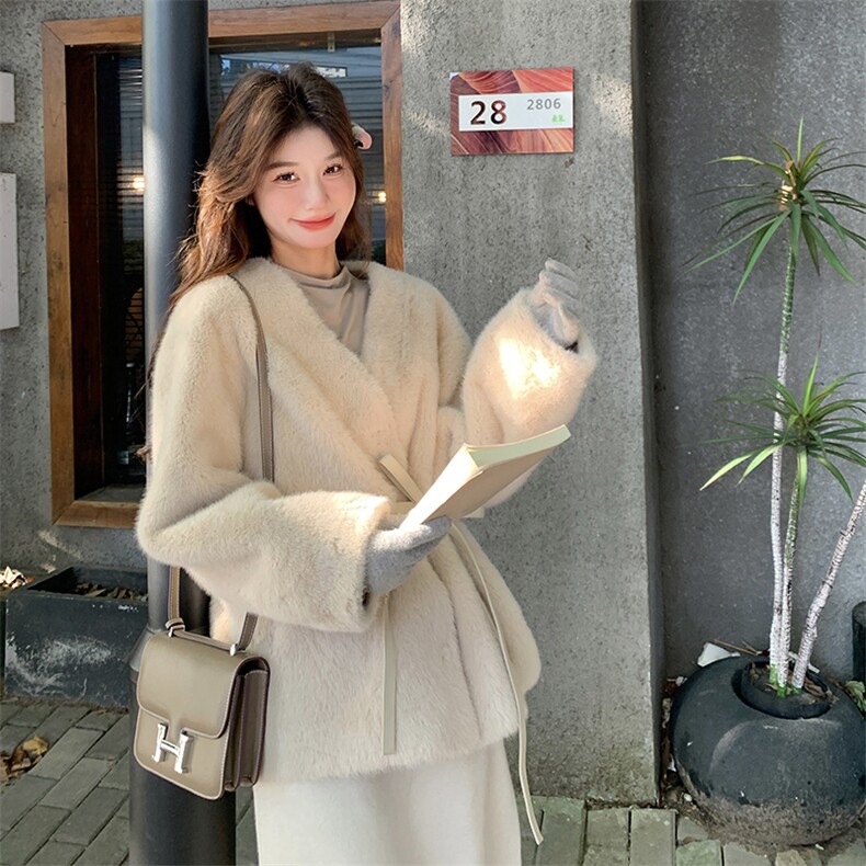 韩系小香风收腰环保皮草外套女秋冬2025新款仿兔毛棉服皮毛一体图片