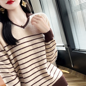 女士秋冬保暖条纹羊毛衫羊毛图片