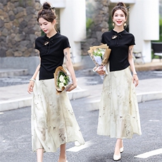 现货主推新款2024年夏季时尚潮流新中式天丝印花盘扣半身裙两件套，女装套装/套裙，蓝诺裳