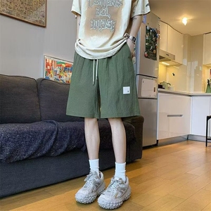 泡泡纱短裤男士夏季薄款冰丝速干沙滩裤子美式高街休闲运动五分裤图片