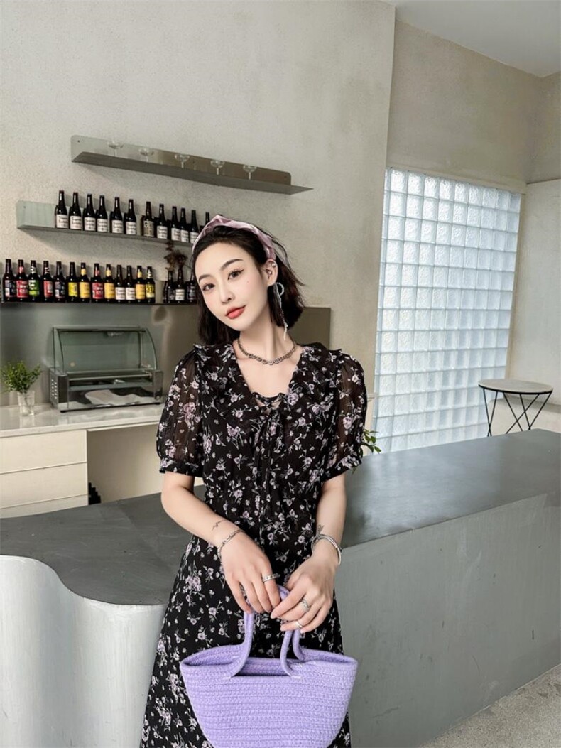 现货夏款女装新品连衣裙碎花女装腰上自己调节包容性大，女装连衣裙，荷塘月色