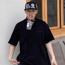 黑色