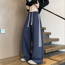 深蓝色