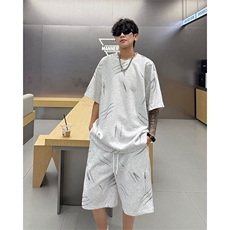 灰色