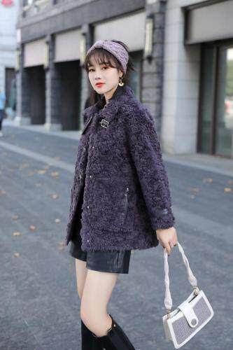 时尚潮流皮毛一体，女装，依生伴