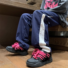 深蓝色