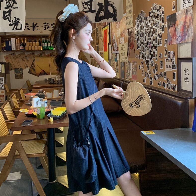 可盐可甜牛仔背心连衣裙配包包2025年新款独特漂亮休闲减龄连身裙图片