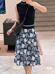 女装2025春季新款抗皱印花布中长半身裙图片