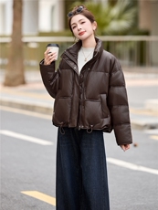 pu皮短款羽绒服女冬季2025新款小个子今年流行款加厚保暖外套立领，女装羽绒服，依万里