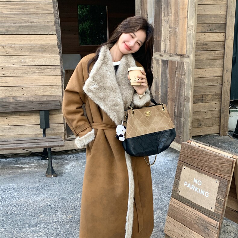 美拉德咖色皮毛一体羊羔毛厚外套女秋冬超火好看加绒派克棉服大衣,女装毛呢外套,2B190