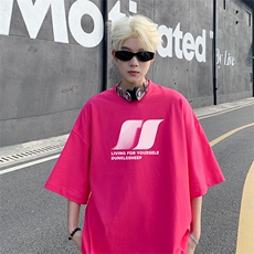玫红色