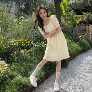 甜美初恋森系超仙仙女连衣裙女夏2025新款法式方领公主裙减龄显瘦图片