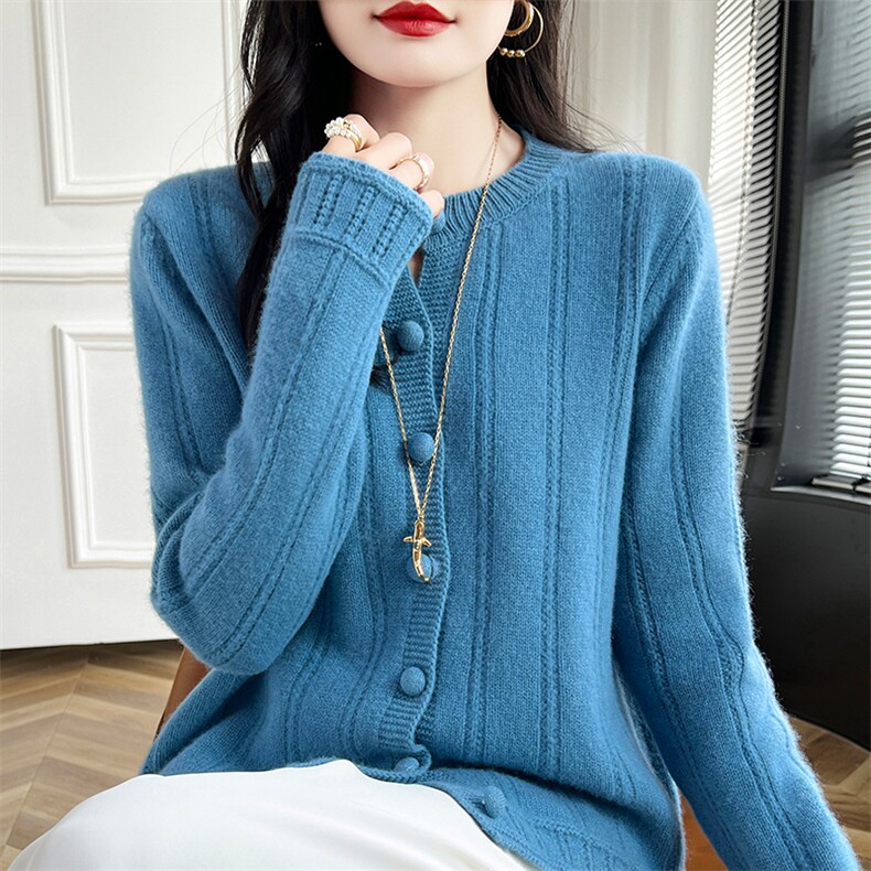 纯色圆领单排扣短款羊毛开衫女2024年秋冬新款，女装羊毛衫，蒙特羊绒