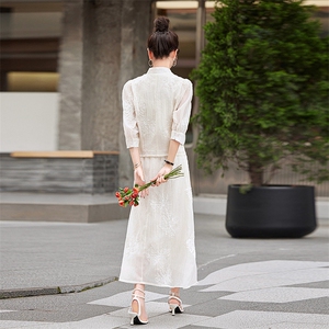 新中式半身套装裙女2025年春夏新款盘扣国风刺绣网纱袖上衣两件套图片