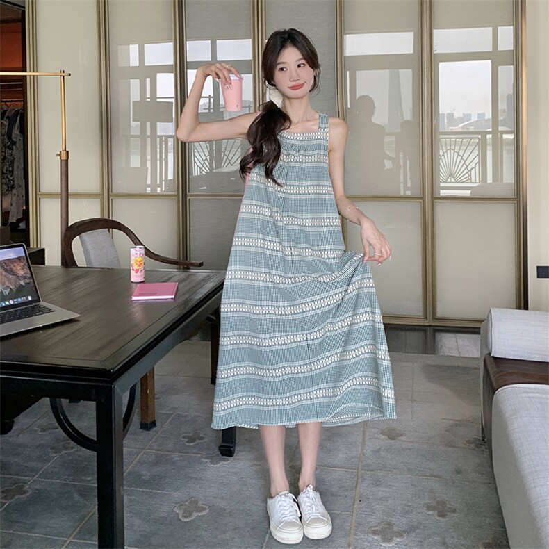 多巴胺穿搭夏日无袖吊带裙女中长款2024夏新款宽松减龄格纹连衣裙图片