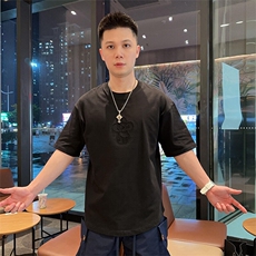 黑色