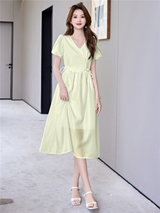 现货2025夏装法式气质女中长款新款时尚设计感遮肚子连衣裙图片