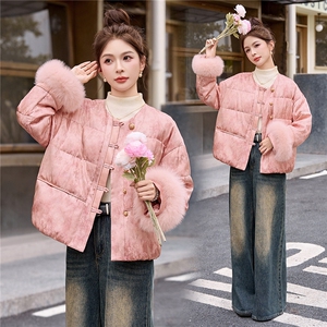 现货新中式羽绒服女2025冬季新款巨好看的短款粉色狐狸毛保暖外套图片
