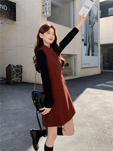 现货韩系高级感红呢料马甲+针织打底套装女2026春装新款两件套裙图片