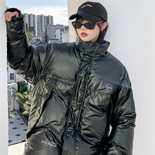墨绿色