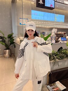 春季拼格子休闲风衣外套图片