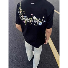 黑色