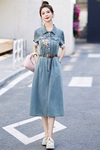 现货洋气短袖牛仔刺绣连衣裙女2024夏季新款时尚中长款牛仔连衣裙图片