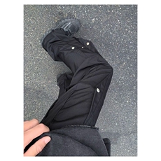 黑色