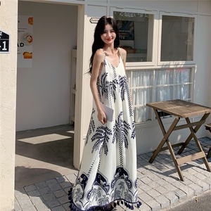 新款减龄海边穿搭裙子度假风鱼尾吊带连衣裙2025新款今年流行爆款