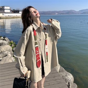 oversize撞色领带灯芯绒衬衫女春秋2026新款独特设计感学院风上衣图片