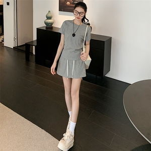 高级感休闲运动套装女夏洋气减龄圆领短袖上衣宽松阔腿短裤两件套图片