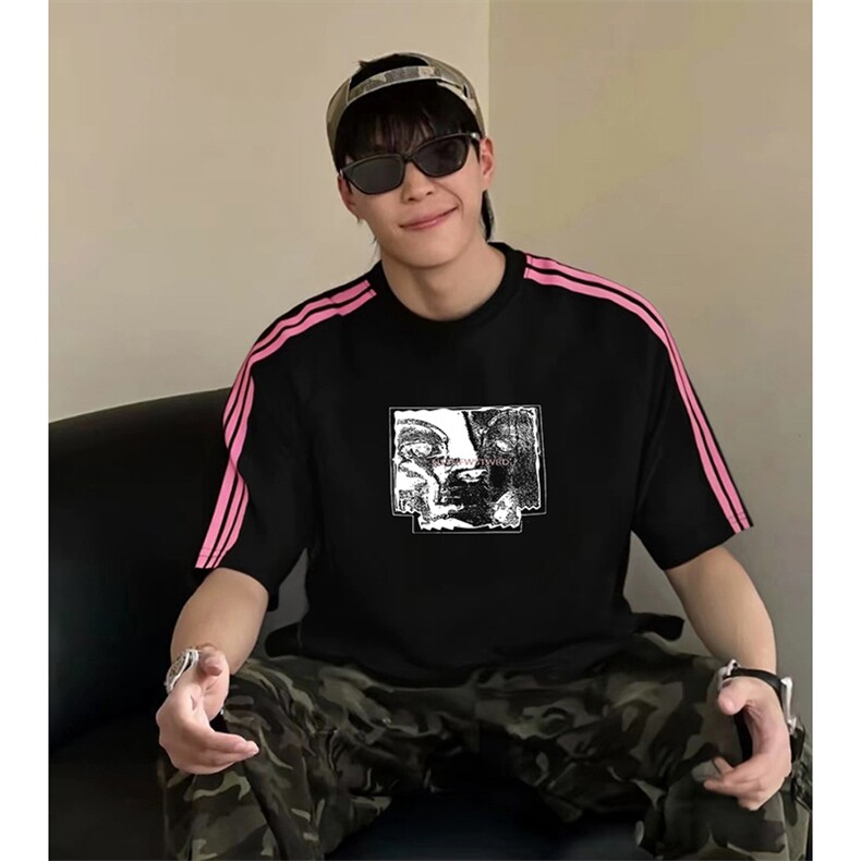 抖音得物品质二开240克宽松纯棉美式潮牌印花三条杠中性风短袖T恤图片