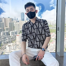 黑色