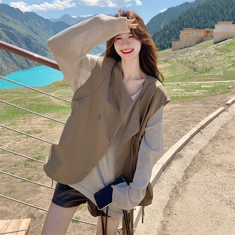 美拉德穿搭卡其色马甲套装女春秋2025年超火好看高级感短裤三件套图片