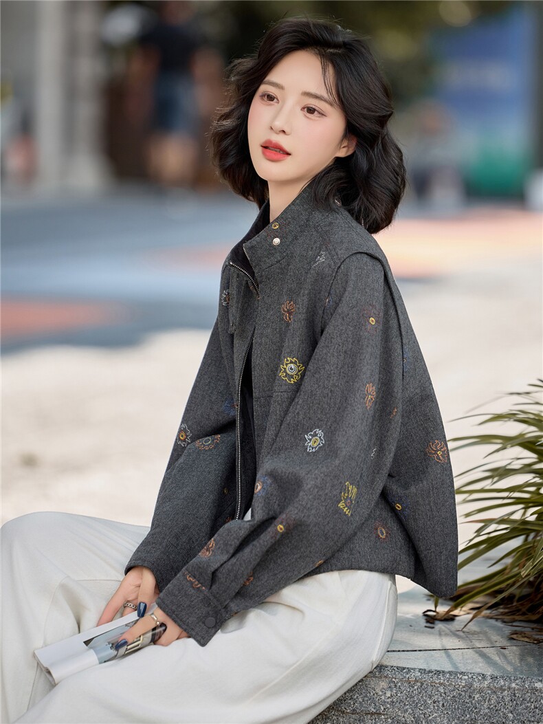高级灰立领刺绣毛呢外套女短款时尚夹克上衣2026年春季新款夹克衫,女装短外套,梦懿尔