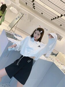 翻领抽绳卫衣，黑、白两色图片
