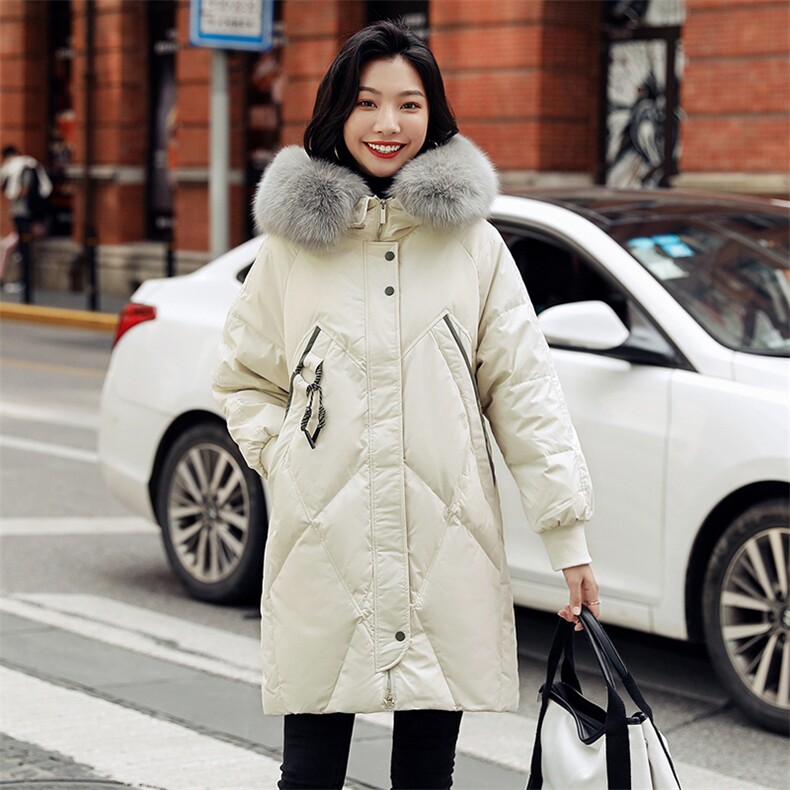 时尚保暖女款羽绒服冬季新款狐狸毛领白鸭绒外套显瘦长款设计，女装羽绒服，阿舍尔精品