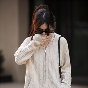 老钱风连帽拉链针织开衫女纯羊毛宽松慵懒毛衣外套2025新麻花上衣图片