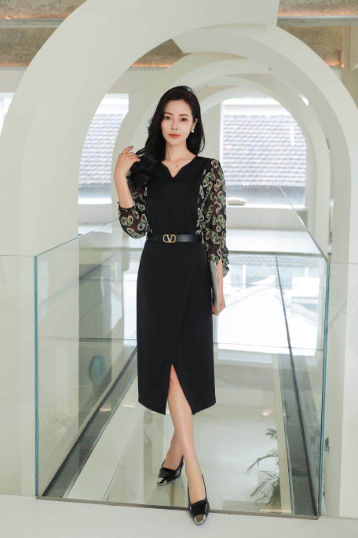 气质碎花拼色连衣裙，女装连衣裙，蓝芝衣秀