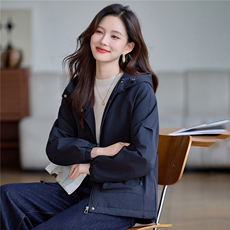 现货!2025年冬季时尚连帽大口袋加绒加厚女外套，女装棉衣/棉服，依恋蒂丝