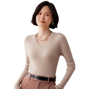 秋冬新款洋气时尚百搭显瘦女款精纺一线成衣U领35%羊绒衫图片