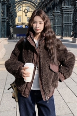 2025冬装新款深棕色皮毛一体拼接外套2B082-2243-p260k390，女装短外套，2B082