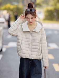新标90白鸭绒连帽羽绒服女短款排骨条轻薄保暖休闲宽松外套上衣图片