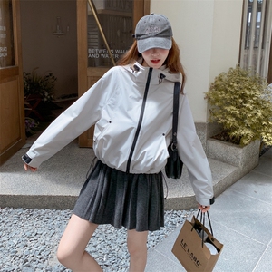 韩系米白色连帽冲锋衣短外套女秋季2025新款小个子休闲工装上衣图片